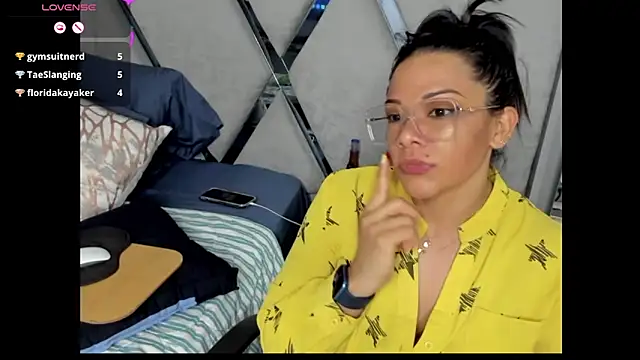 Snapshot of paula_daniela1 chatting on December 9, 11:45 pm paula daniela1 online show from December 9, 11:45 pm