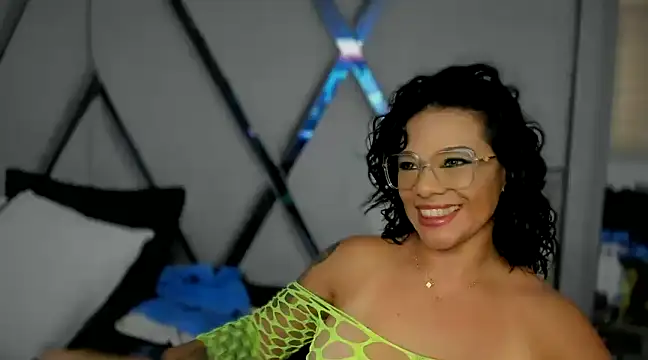 Snapshot of paula_daniela1 chatting on January 7, 8:10 pm paula daniela1 online show from January 7, 8:10 pm