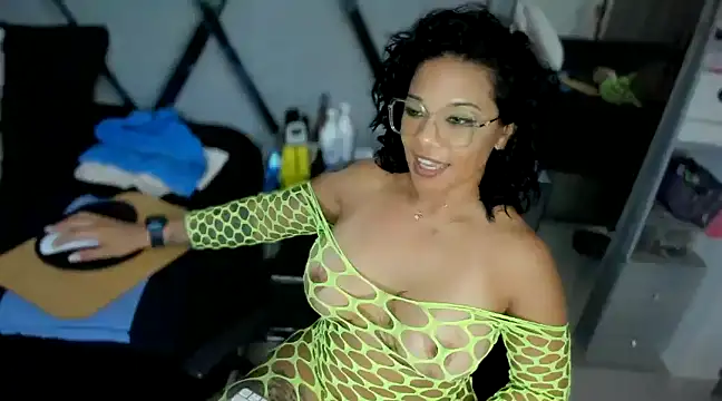 Snapshot of paula_daniela1 chatting on January 7, 11:14 pm paula daniela1 online show from January 7, 11:14 pm