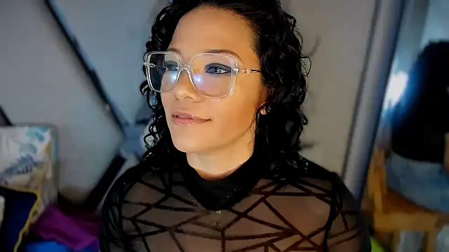 Snapshot of paula_daniela1 chatting on February 20, 8:36 pm paula daniela1 online show from February 20, 8:36 pm