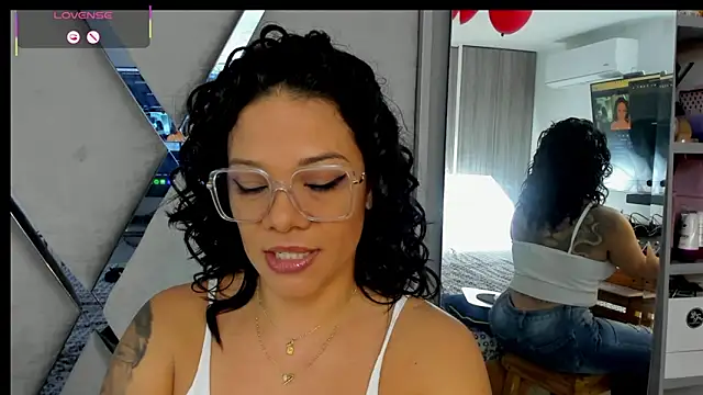 Snapshot of paula_daniela1 chatting on February 24, 9:31 pm paula daniela1 online show from February 24, 9:31 pm