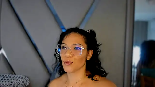 Snapshot of paula_daniela1 chatting on March 22, 9:53 pm paula daniela1 online show from March 22, 9:53 pm