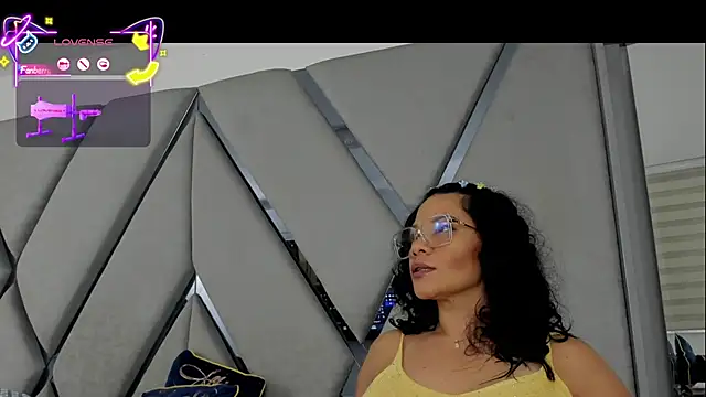 paula daniela1 online show from December 3, 11:25 pm