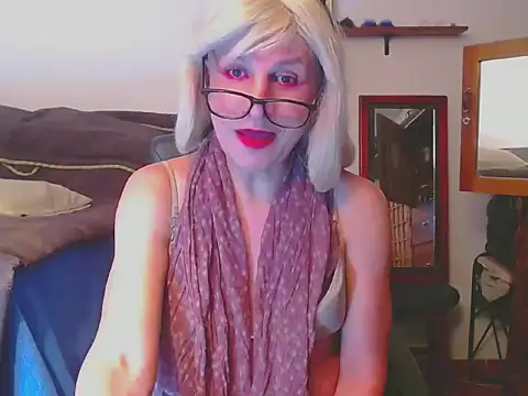 LorenJade online show from May 2, 9:25 am