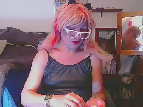 LorenJade online show from May 12, 7:27 am