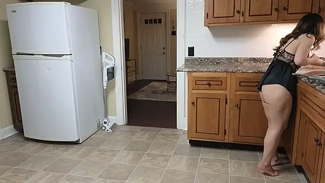 Snapshot of sexylilly69 chatting on March 8, 3:32 am sexylilly69 online show from March 8, 3:32 am