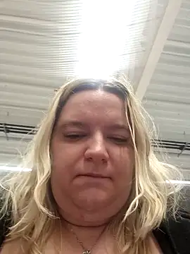 Snapshot of Curvy_Lucy chatting on January 6, 9:08 am Curvy Lucy online show from January 6, 9:08 am