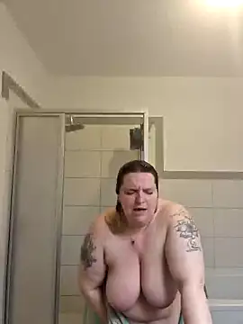 Snapshot of Curvy_Lucy chatting on January 25, 4:35 pm Curvy Lucy online show from January 25, 4:35 pm