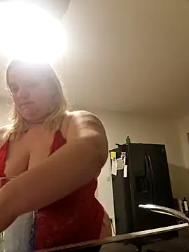 Snapshot of Curvy_Lucy chatting on January 29, 8:04 pm Curvy Lucy online show from January 29, 8:04 pm