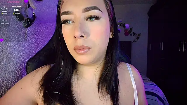 Snapshot of leahtemptation3 chatting on February 15, 10:50 pm leahtemptation3 online show from February 15, 10:50 pm