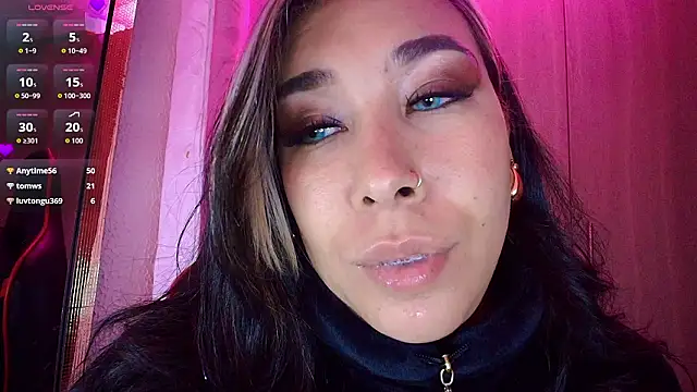 Snapshot of leahtemptation3 chatting on March 1, 9:11 am leahtemptation3 online show from March 1, 9:11 am