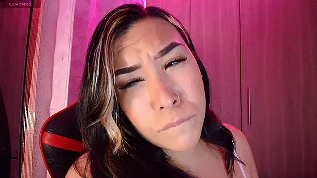 Snapshot of leahtemptation3 chatting on March 10, 4:50 am leahtemptation3 online show from March 10, 4:50 am