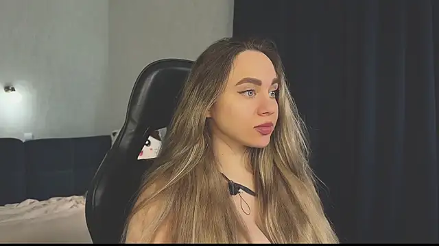 hotexclusive  online show from March 7, 8:13 am