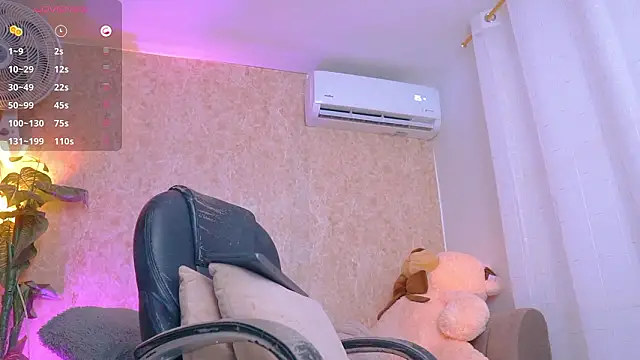 Snapshot of abbyhill27 chatting on February 25, 10:03 am abbyhill27 online show from February 25, 10:03 am