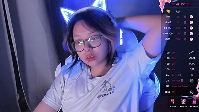 Snapshot of maydaykimmy chatting on October 1, 10:27 pm maydaykimmy online show from October 1, 10:27 pm