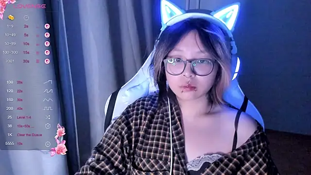 Snapshot of maydaykimmy chatting on November 11, 12:54 am maydaykimmy online show from November 11, 12:54 am