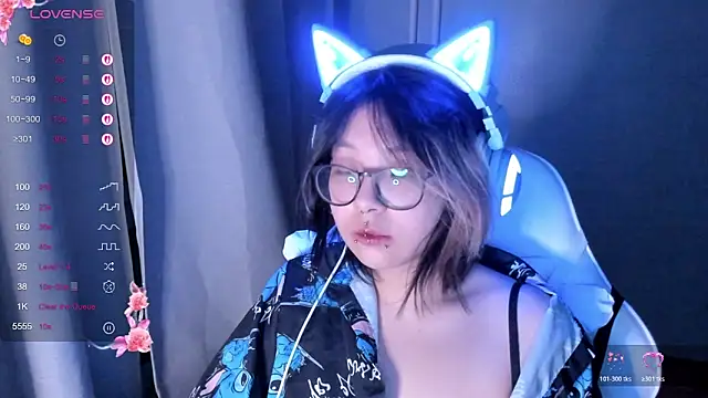 Snapshot of maydaykimmy chatting on November 16, 9:42 pm maydaykimmy online show from November 16, 9:42 pm