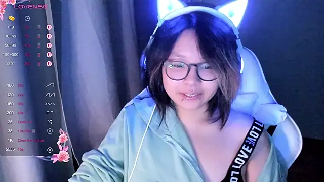 Snapshot of maydaykimmy chatting on November 17, 8:25 pm maydaykimmy online show from November 17, 8:25 pm