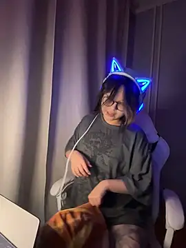 Snapshot of maydaykimmy chatting on December 2, 2:28 am maydaykimmy online show from December 2, 2:28 am