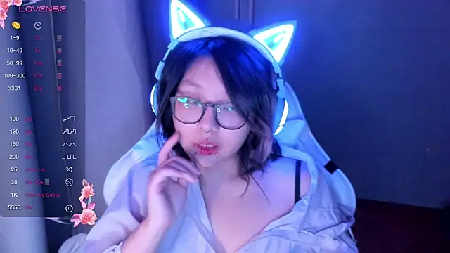 Snapshot of maydaykimmy chatting on December 21, 2:51 am maydaykimmy online show from December 21, 2:51 am