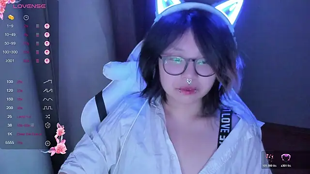 Snapshot of maydaykimmy chatting on January 8, 2:25 am maydaykimmy online show from January 8, 2:25 am