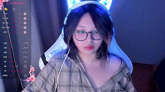 Snapshot of maydaykimmy chatting on February 7, 10:13 pm maydaykimmy online show from February 7, 10:13 pm