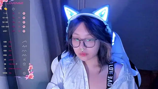 Snapshot of maydaykimmy chatting on February 8, 8:23 pm maydaykimmy online show from February 8, 8:23 pm