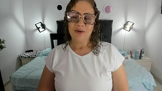 sophiahunt286 online show from January 5, 8:34 pm