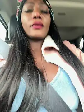 Snapshot of SUUKAM chatting on December 6, 5:33 pm SUUKAM online show from December 6, 5:33 pm
