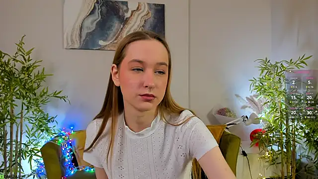 Snapshot of Sweett_Monica chatting on February 25, 12:42 am Sweett Monica online show from February 25, 12:42 am