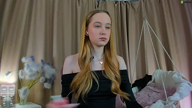 Snapshot of Sweett_Monica chatting on March 6, 12:51 am Sweett Monica online show from March 6, 12:51 am