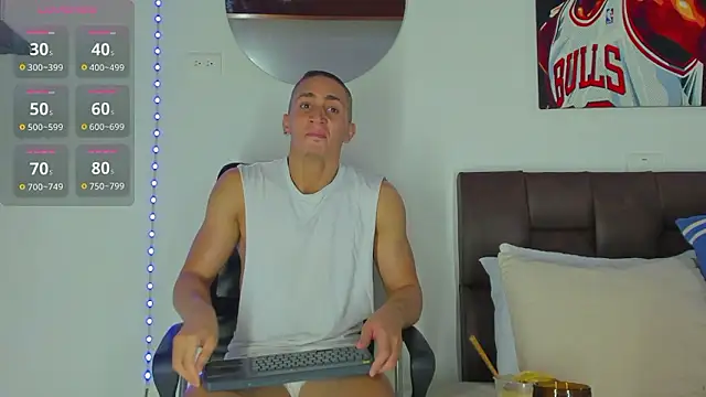 MikeRoss7777 online show from December 2, 10:34 pm