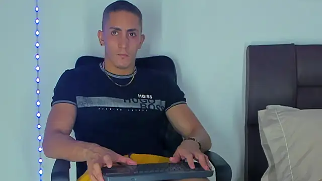 MikeRoss7777 online show from December 18, 6:21 am