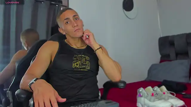 MikeRoss7777 online show from December 31, 2:25 pm