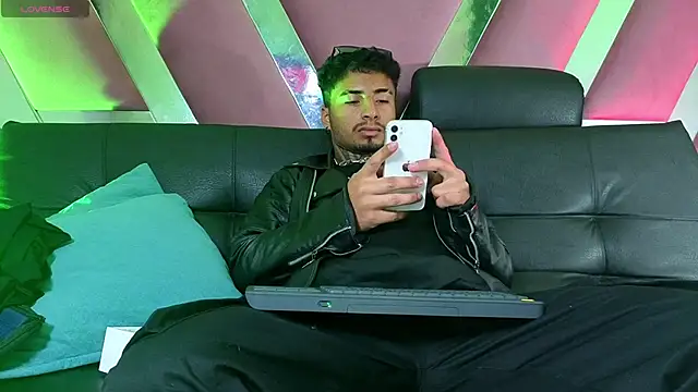 JuanCamiilo 66 online show from May 18, 1:13 am
