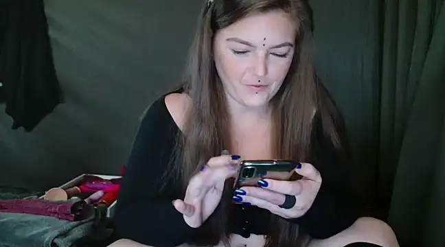 SherineDivine online show from December 5, 10:44 am