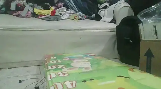 Snapshot of angeljz4 chatting on February 4, 4:37 am angeljz4 online show from February 4, 4:37 am