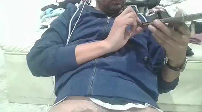 Snapshot of angeljz4 chatting on March 17, 6:07 am angeljz4 online show from March 17, 6:07 am