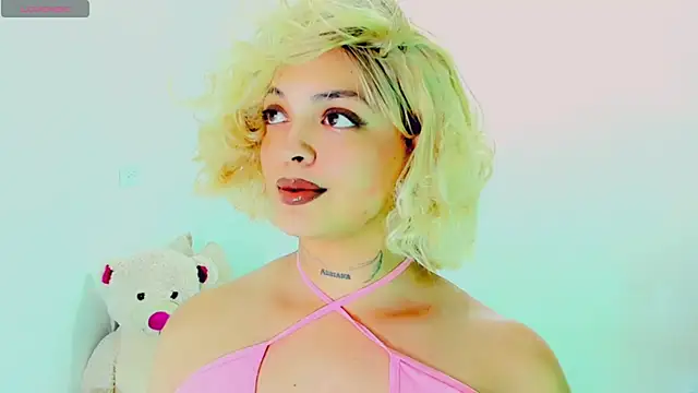 Emmaa Saenz  online show from February 28, 10:22 pm