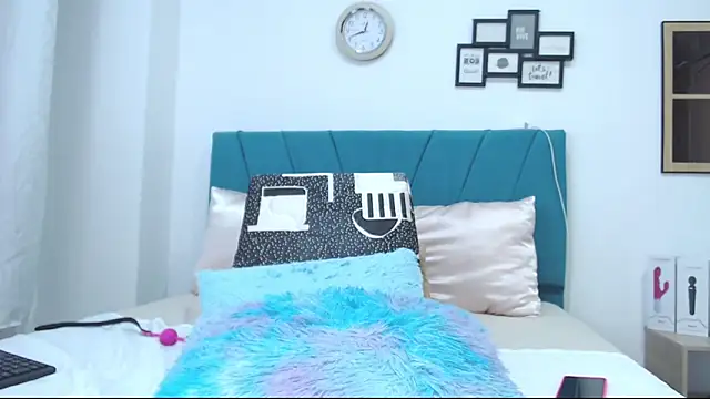 kamila lopez online show from January 6, 12:48 am