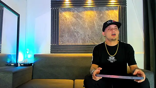 liam genner  online show from September 27, 8:25 pm