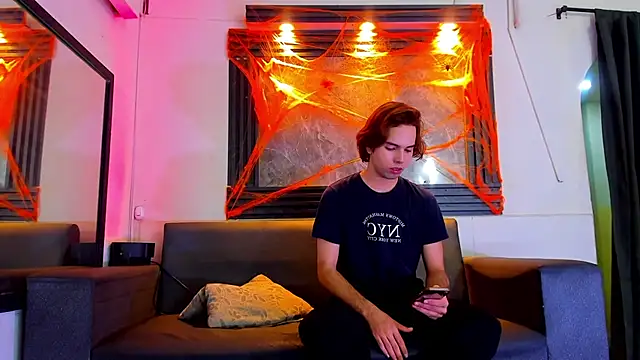 liam genner  online show from October 30, 7:58 pm