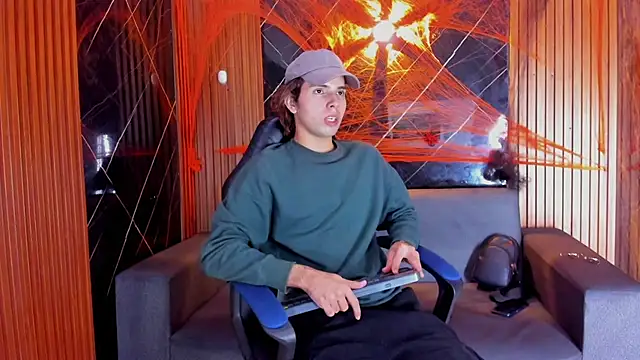 liam genner  online show from November 1, 8:22 pm