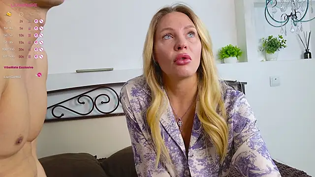 Snapshot of Hotel__California chatting on February 8, 6:28 am Hotel California online show from February 8, 6:28 am