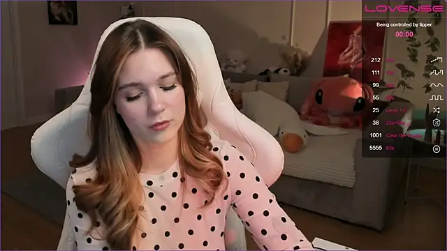 Frau Lina online show from December 3, 3:21 pm