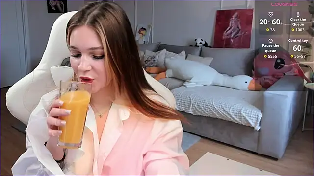 Frau Lina online show from May 1, 3:16 pm