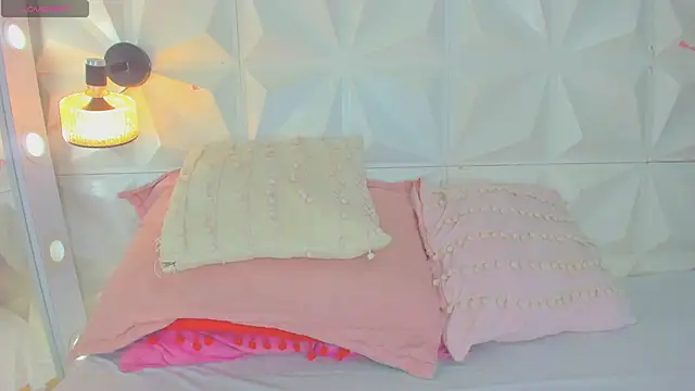 Snapshot of cute_latinaxxx chatting on April 3, 3:48 am cute latinaxxx online show from April 3, 3:48 am