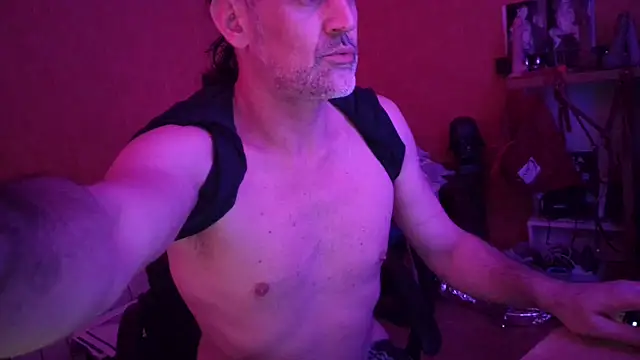 Snapshot of Lia_Y_PatrickX chatting on December 6, 11:57 pm Lia Y PatrickX online show from December 6, 11:57 pm