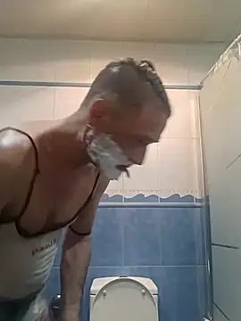 Snapshot of Lia_Y_PatrickX chatting on January 18, 3:53 am Lia Y PatrickX online show from January 18, 3:53 am