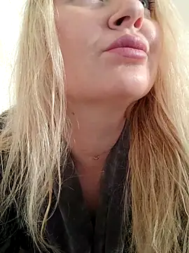 Snapshot of LadyLolyPop_ chatting on April 28, 1:37 am LadyLolyPop online show from April 28, 1:37 am